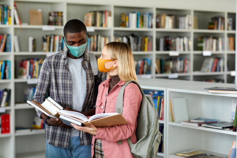etudiants-masque-covid-bibliotheque
