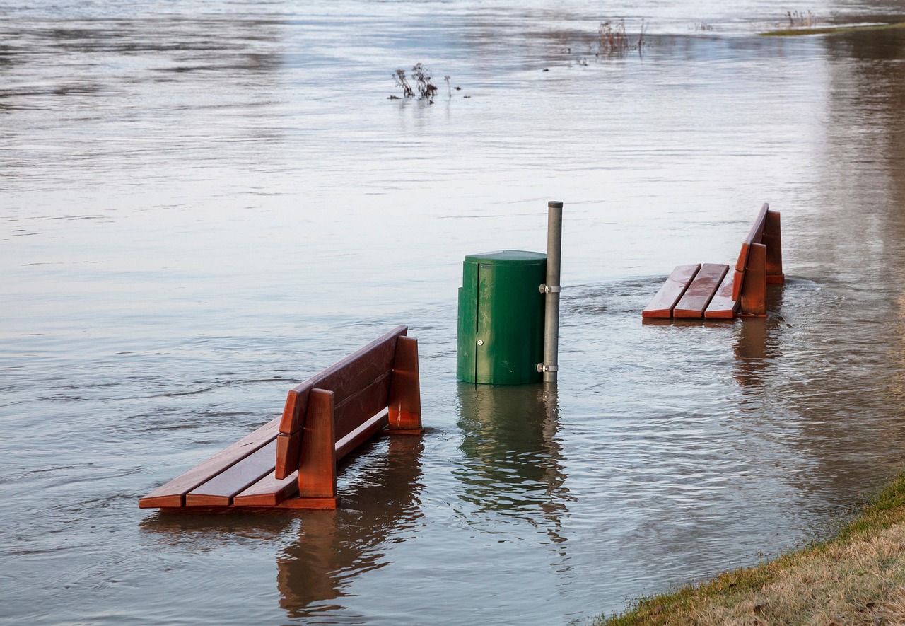 informations essentielles sur les inondations : causes, prévention, impacts et conseils de sécurité pour se protéger et réagir efficacement face aux risques d'inondation.