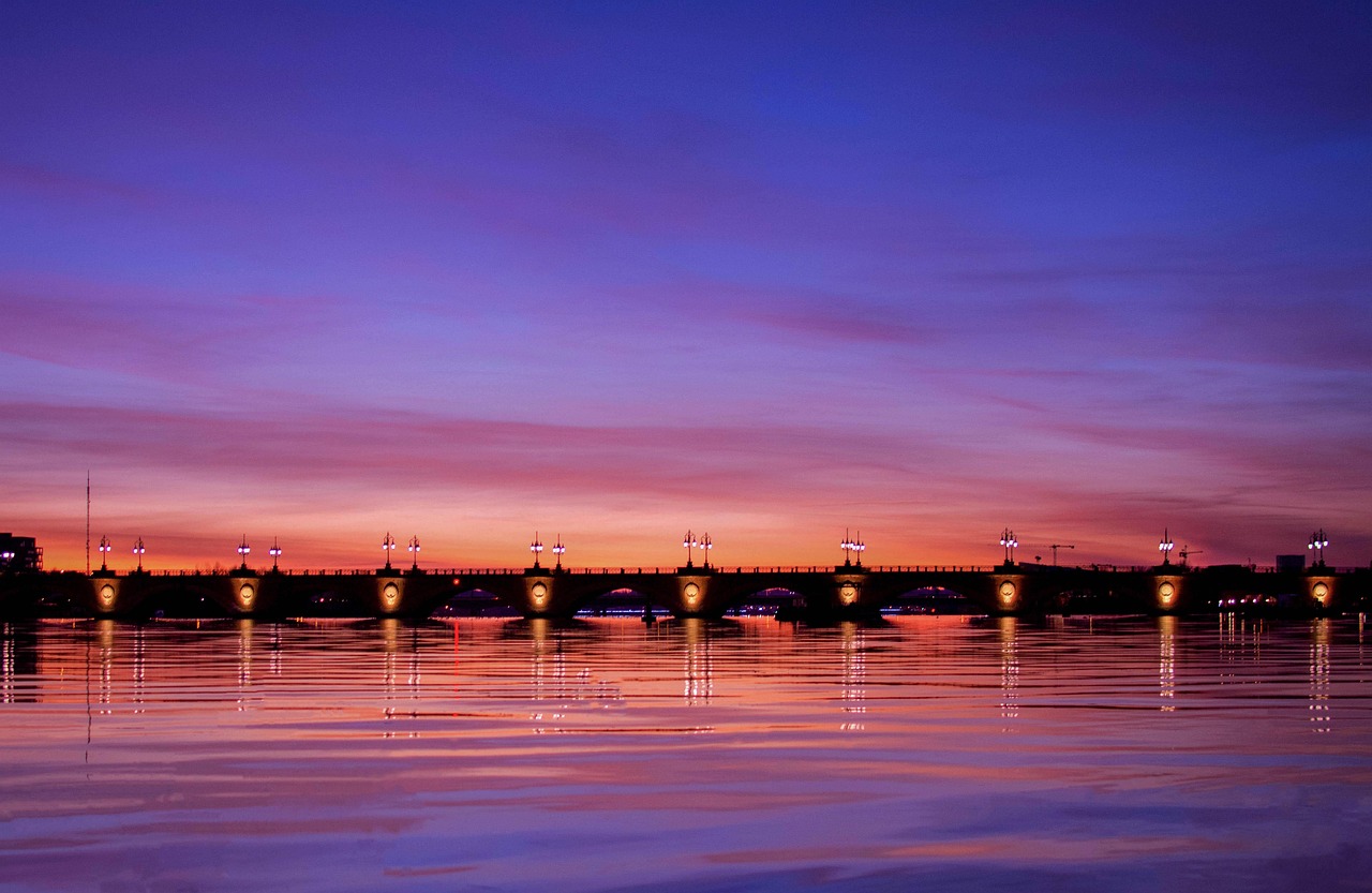 découvrez bordeaux, une ville riche en histoire, célèbre pour ses vignobles réputés, son architecture élégante et son art de vivre unique.