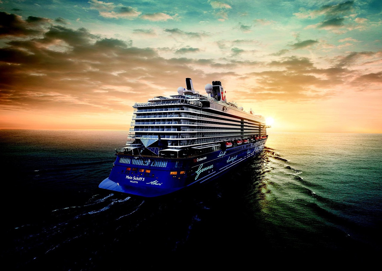 découvrez l'expérience inoubliable à bord de notre navire de croisière, alliant confort, divertissements et destinations de rêve pour des vacances parfaites en mer.