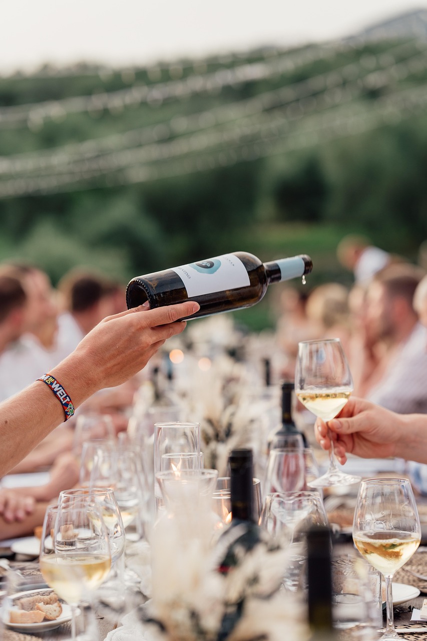 découvrez notre sélection de vins blancs raffinés, parfaits pour accompagner vos repas et moments de détente.