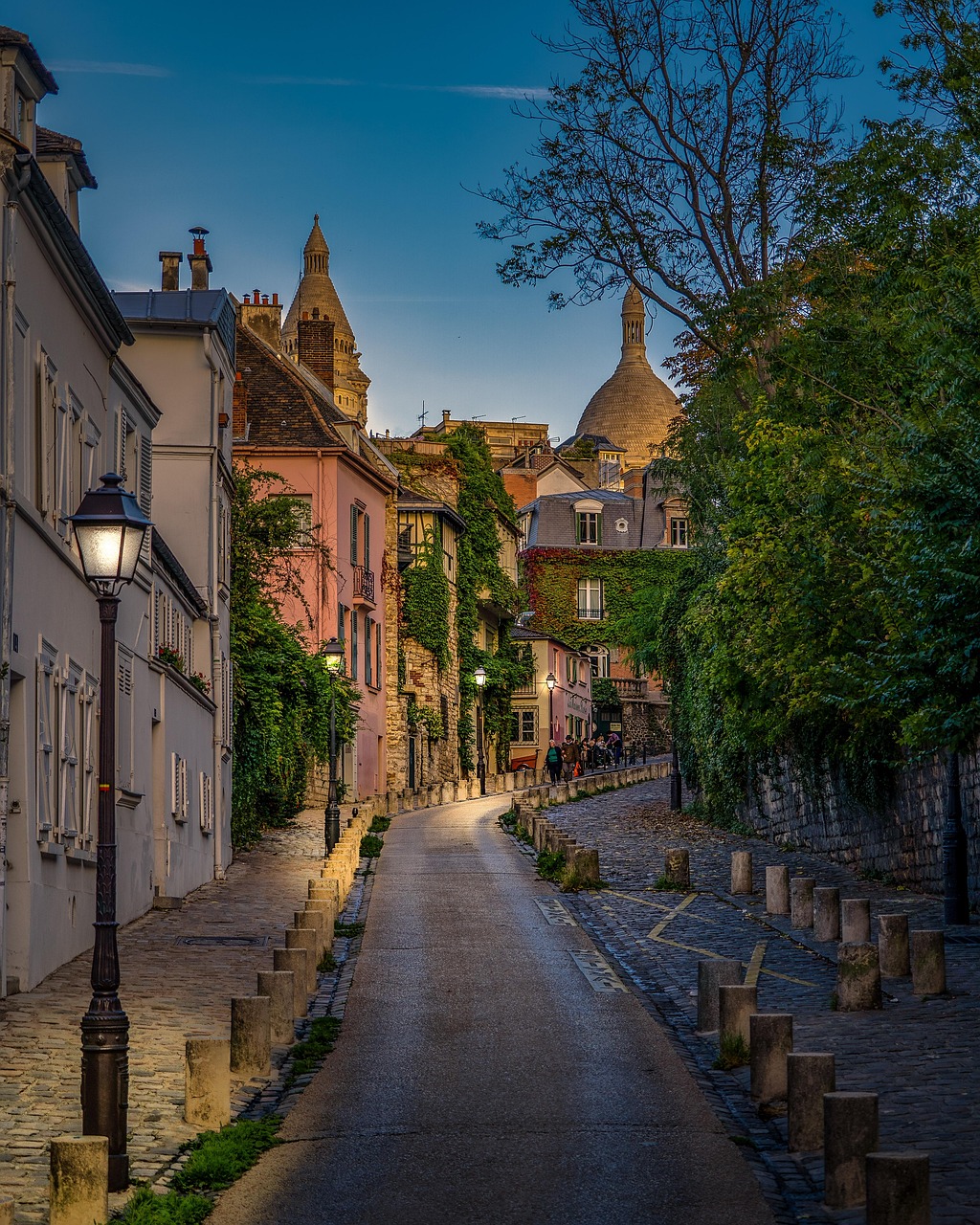 découvrez la basilique saint-seurin, un joyau historique de bordeaux, alliant architecture romane et patrimoine religieux unique.