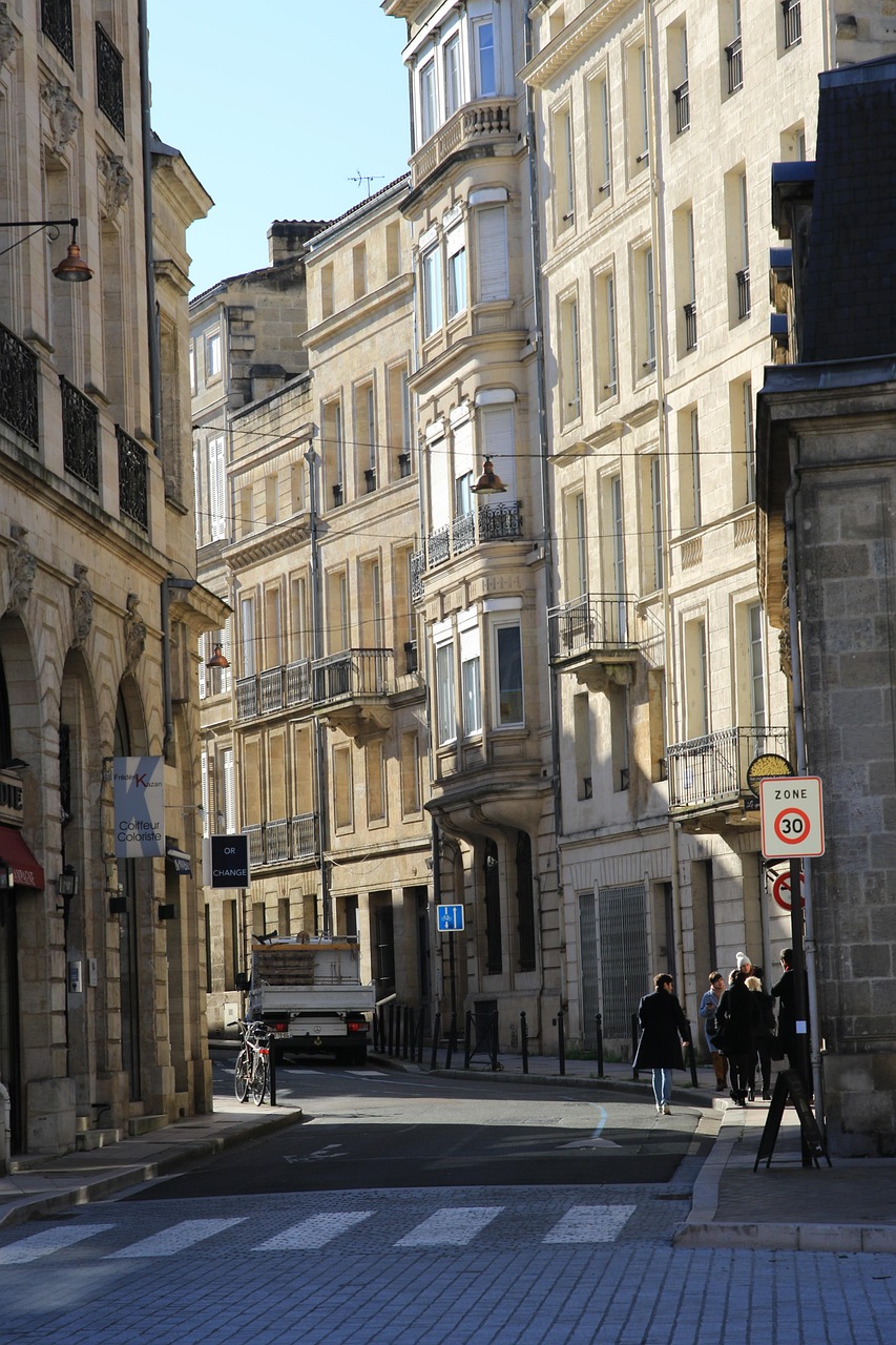 découvrez l'avenir des girondins de bordeaux : projets, ambitions et perspectives pour le club bordelais.