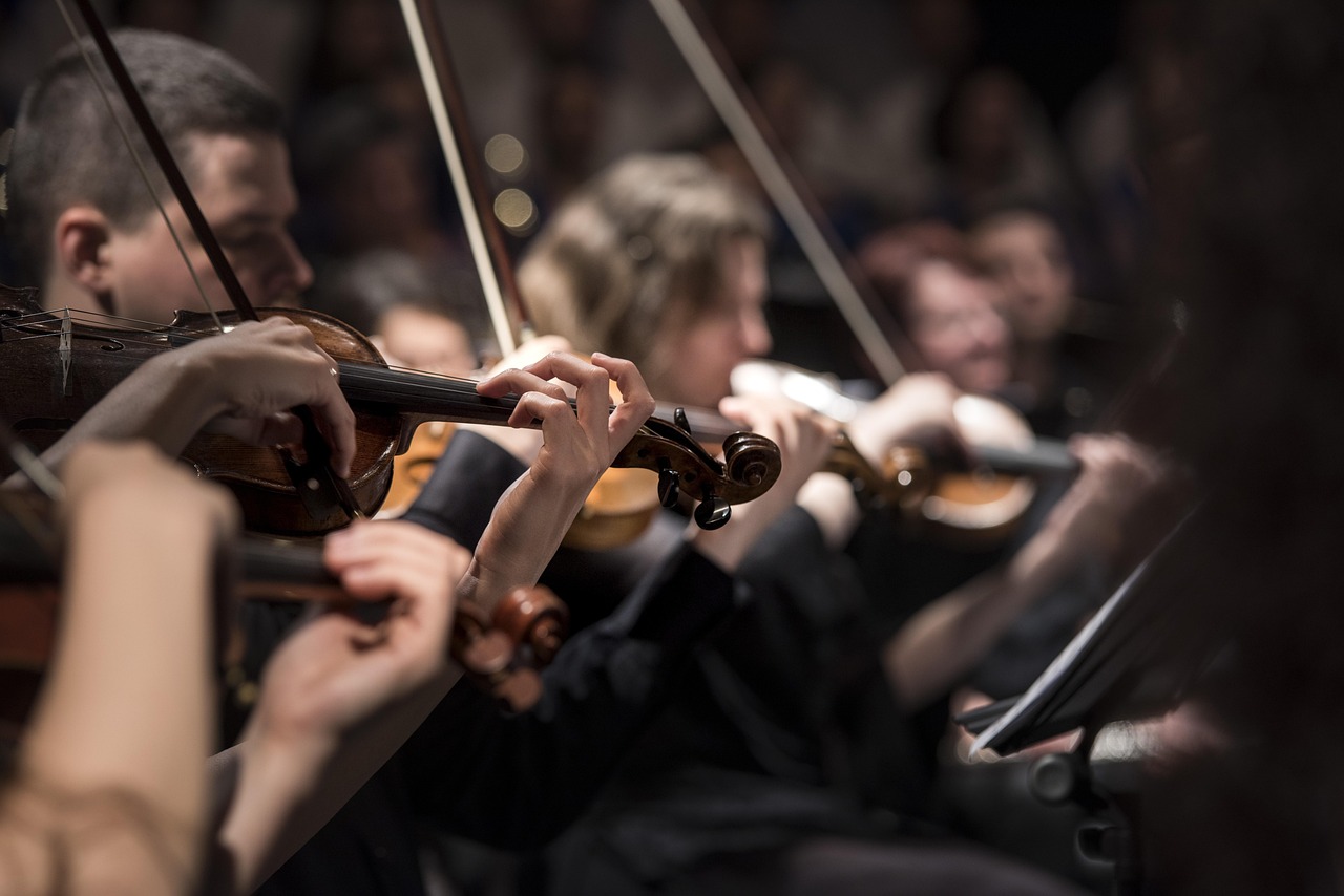 assistez à un live concert inoubliable et profitez d'une expérience musicale unique en direct avec vos artistes préférés.