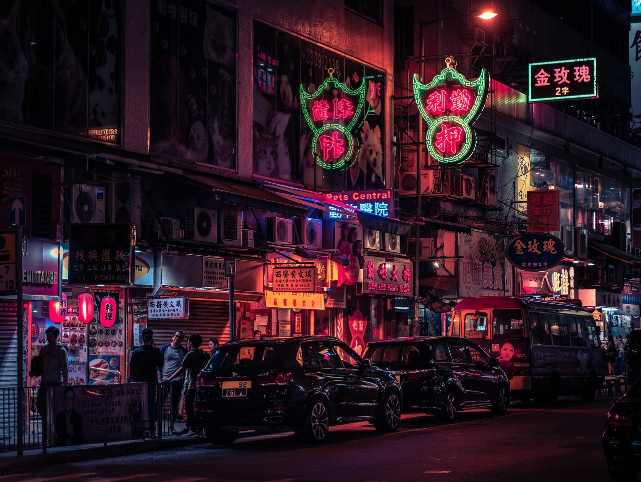 découvrez nos solutions d'éclairage public innovantes et durables pour garantir la sécurité et le confort des espaces urbains nocturnes.